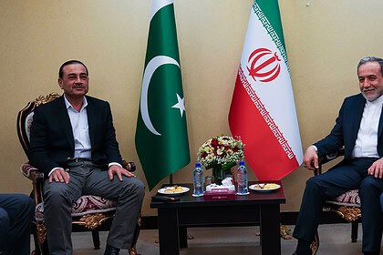 Pakistan Arabuluculuk Devrede: Munir Arakçi ile Tahran'da
