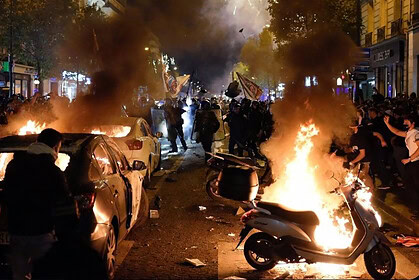 PSG’nin Şampiyonluk Kutlamaları Savaş Alanına Döndü: 416 Gözaltı, 7 Polis Yaralı!