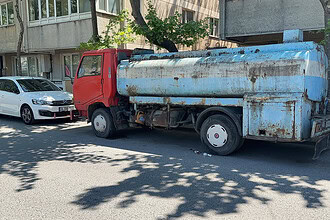 Gebze’de Scooter Kazası: Park Halindeki Tankere Çarpan Sürücü Yaralandı!
