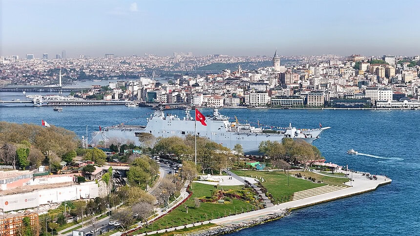 Turistler Tarihi Yarımadayı Bıraktı, TCG Anadolu'ya Kilitlendi