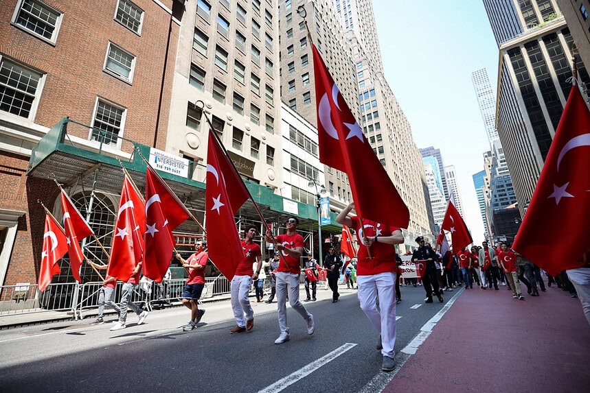 Wall Street’te Türk Bayrağı Dalgalanacak: 43. Türk Günü Yürüyüşü New York’ta Başlıyor!