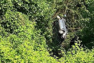 Kocaeli Başiskele’de Direksiyonu Kilitlenen Otomobil Uçuruma Yuvarlandı: 1 Yaralı