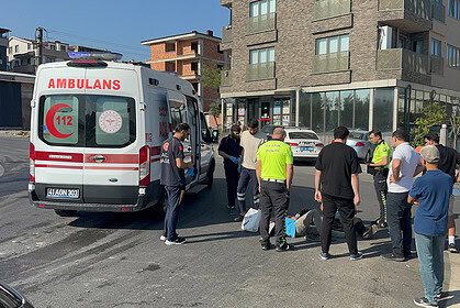 Darıca’da Kural Tanımayan Sürücü Dehşet Ters Yöne Girdi Motosiklete Çarptı: 2 Yaralı!