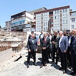 Dilovası Kent Meydanı Projesi Yükseliyor: Tahhir Büyükakın ve Ramazan Ömeroğlu Sahada!