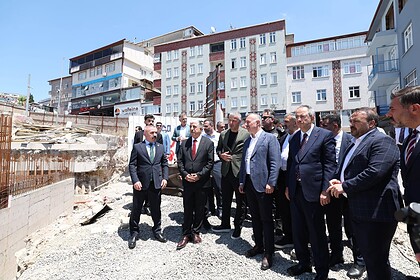 Dilovası Kent Meydanı Projesi Yükseliyor: Tahhir Büyükakın ve Ramazan Ömeroğlu Sahada!