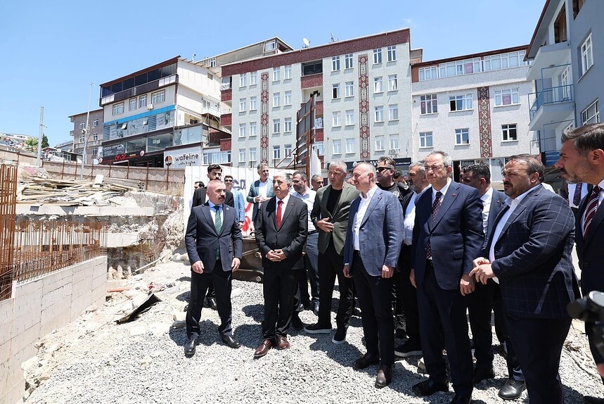 Dilovası Kent Meydanı Projesi Yükseliyor: Tahhir Büyükakın ve Ramazan Ömeroğlu Sahada!
