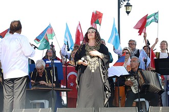 İzmit 3. Kapanca Sokak Festivali’nde Türk Dünyası Rüzgarı! Dragos Musiki Derneği Korosu Büyüledi!