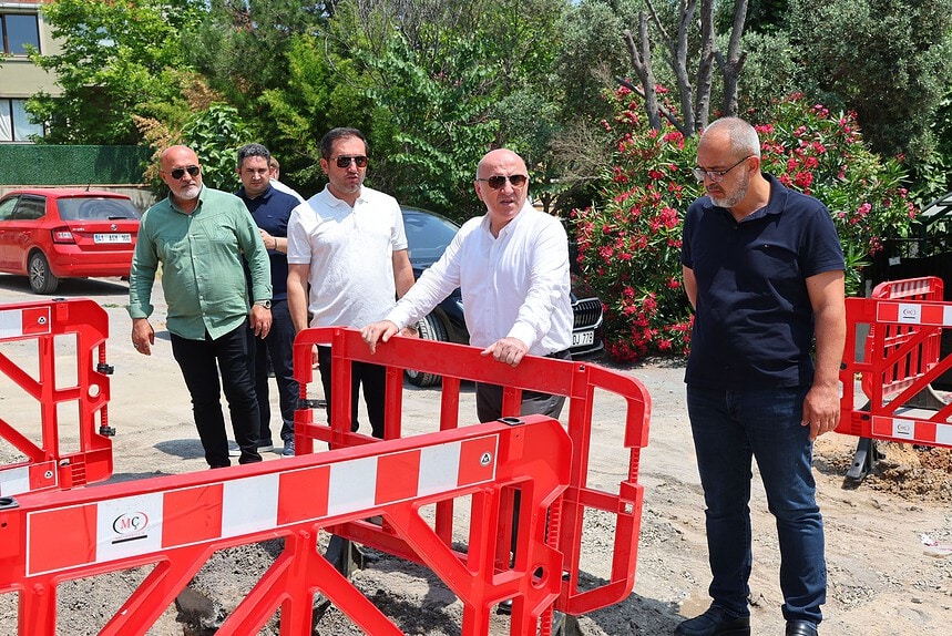 Darıca Dr. Zeki Acar Caddesi’nde Elektrik Hatları Yer Altına Alınıyor: Muzaffer Bıyık Çalışmaları İnceledi!
