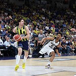 Fenerbahçe, Beşiktaş Karşısında Seriyi 1-1'e Getirdi
