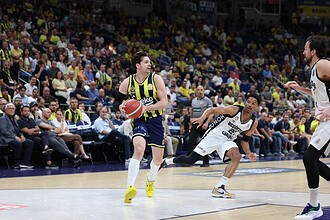 Fenerbahçe, Beşiktaş Karşısında Seriyi 1-1'e Getirdi