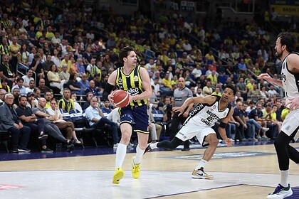 Fenerbahçe, Beşiktaş Karşısında Seriyi 1-1'e Getirdi
