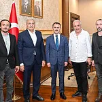 Kocaeli Film Festivali Direktörü Azer Şelte ve Ünlü Sanatçılar Vali Aktaş’ı Makamında Ziyaret Etti