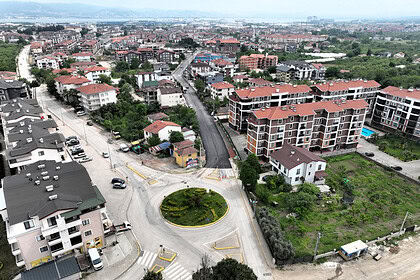 Gölcük Adnan Menderes Caddesi’nde Ulaşım Yenileniyor: Büyükşehir Ekipleri Sahaya İndi!