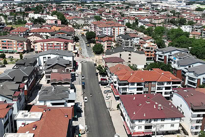 Kocaeli Büyükşehir Müjdeledi: Gölcük Çiftlik Mahallesi'nde Altyapı Bitti, 40 Kilometrelik Üstyapı Mesaisi Başladı!
