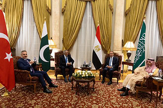 Dışişleri Bakanı Hakan Fidan Kahire'de: Dev Dörtlü Zirve Sonrası Sisi ve Trump'ın Danışmanıyla Kritik Randevu!