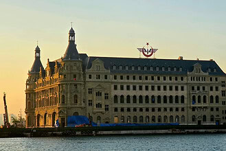 Haydarpaşa Garı Restorasyonunda Tarihi An: Bakan Ersoy Üç Cephede İskelelerin Kaldırıldığını Açıkladı!