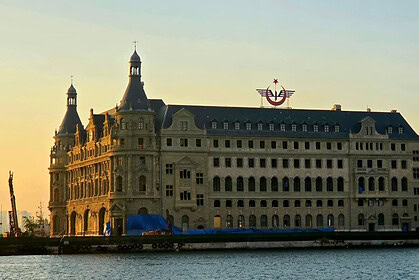 Haydarpaşa Garı Restorasyonunda Tarihi An: Bakan Ersoy Üç Cephede İskelelerin Kaldırıldığını Açıkladı!
