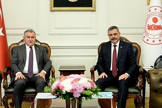 İçişleri Bakanı Çiftçi, Gençlik ve Spor Bakanı Bak İle Görüştü