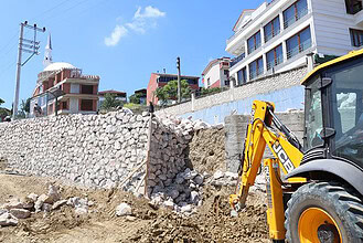 İzmit Tüysüzler Mahallesi'nde Risk Oluşturan Yapı Yenileniyor! İzmit Belediyesi Ekipleri Sahada!