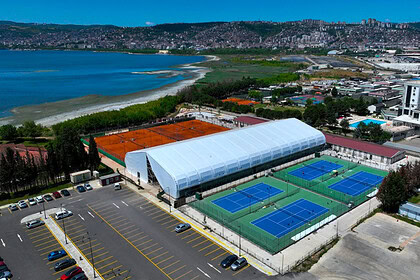 Tribünleri Bile Hazır: İzmit'e 304 Kişilik Yeni Tenis Kompleksi! Sahada Asfaltlama Çalışmaları Tamamlandı