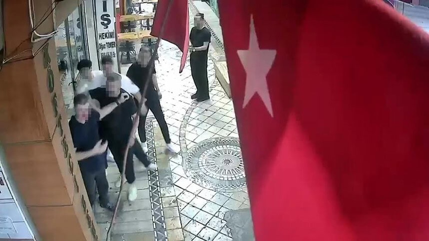 İzmit'te Dört Kişi Tarafından Öldüresiye Darp Edildi