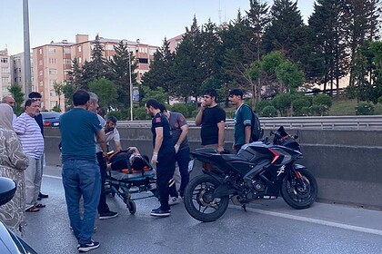 İzmit'te Motosiklet Otomobile Çarptı Sürücü Ağır Yaralandı