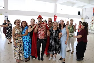 İzmit Belediyesi Güçlü Kadın Güçlü Toplum Söyleşisi ve Kadınlar Matinesi Düzenledi