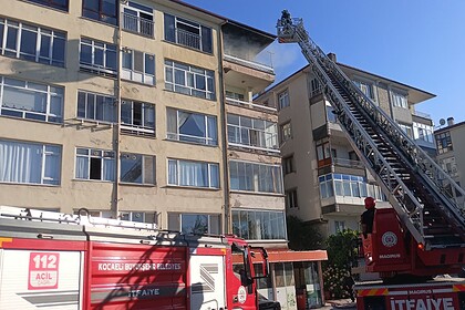 Karamürsel'de Yangında Mahsur Kalan Kadın ve Çocuk Kurtarıldı