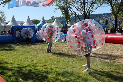 İzmit Millet Bahçesi Dev Oyun Alanına Dönüştü: Karneval’da Gençler Spora ve Maceraya Doydu!