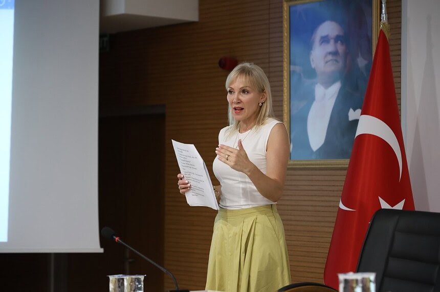 Kartepe Belediyesi'nden Personele "Stres Yönetimi" Eğitimi: Psikolojik Dayanıklılık Semineri Yapıldı!