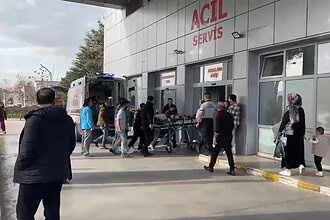 Kocaeli'de İskeleden Düşen 2 İşçi Yaralandı