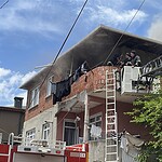 Kocaeli'de Korkutan Yangın Balkonda Mahsur Kalan Anne ve Bebeği İtfaiye Kurtardı
