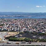 Kocaeli'de Saman Yüklü Tırın Römorkunda Çıkan Yangın Mahalleyi Sardı