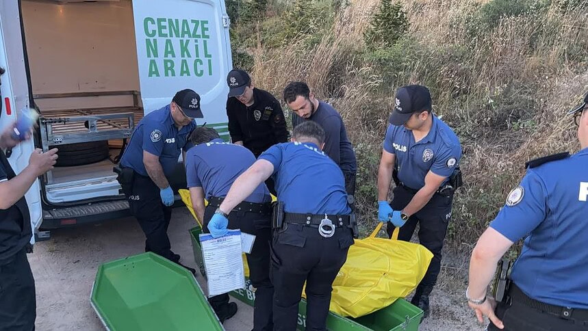 Kocaeli'de Yürüyüş Alanında Erkek Cesedi Bulundu