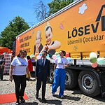 LÖSEV İyilik Tırı İzmit Kent Meydanı’nda: Vali İlhami Aktaş Aileler ve Çocuklarla Buluştu!
