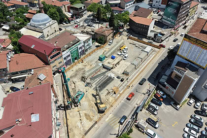 Teknoloji ile Tarih Buluşuyor: Menzilhane Hamamı Önünde 241 Araçlık Modern Dönüşüm!