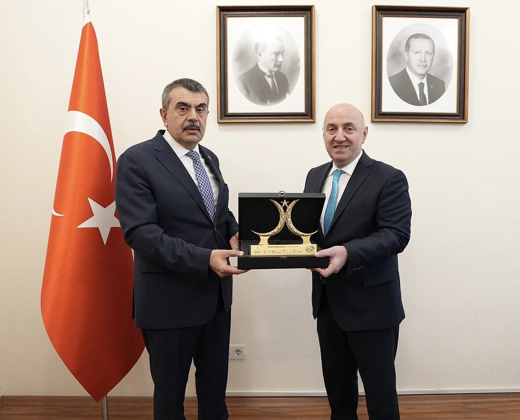 Muzaffer Bıyık Ankara’dan Müjdelerle Döndü! Darıca’ya 5 Yeni Okul ve Uygulama Oteli Geliyor!