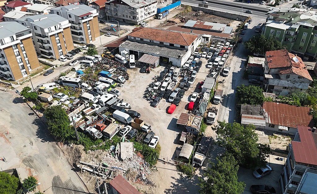 Kocaeli Yediemin Otoparkı İşletmecisinden İsyan: Yer Kalmadı, Üçüne Beşine Bakmadan Teslim Edeceğiz!