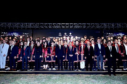 Bakan Kacır ve Vali Aktaş Gebze'de! TÜBİTAK Fen Lisesi İlk Mezunlarını Verdi