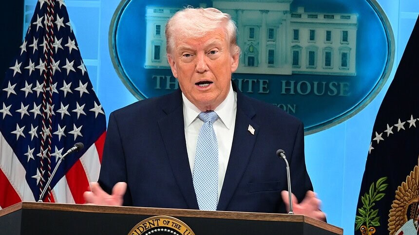 Trump: "İran, Hürmüz Boğazı Yakınlarında ABD Ordusuna Ait Helikopteri Vurdu"
