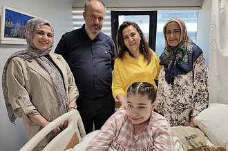 Kocaeli Üniversitesi Hastanesi'nde Duygusal Anlar: MasterChef Ayten ve Gonca Ekibinden Tuana'ya Büyük Sürpriz!