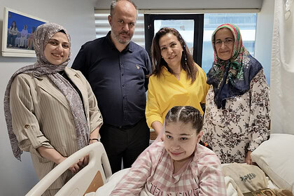 Kocaeli Üniversitesi Hastanesi'nde Duygusal Anlar: MasterChef Ayten ve Gonca Ekibinden Tuana'ya Büyük Sürpriz!
