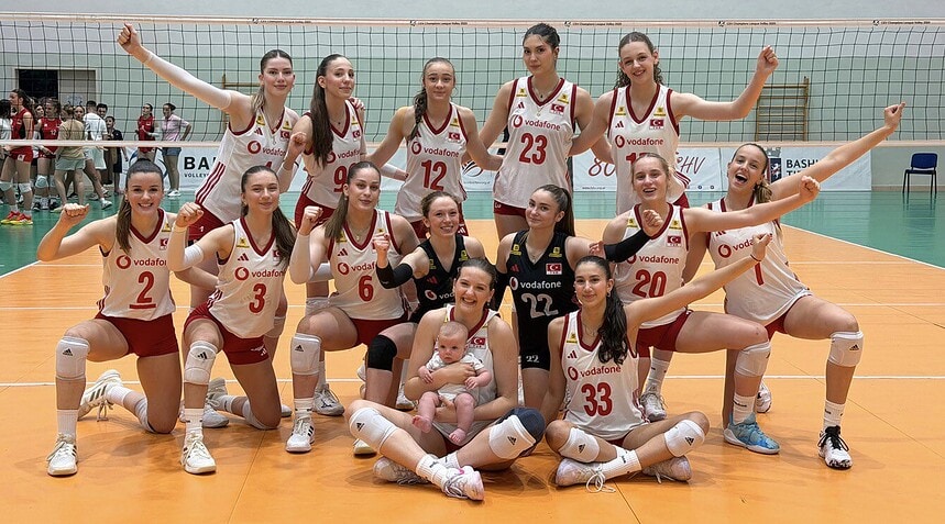 U18 Kız Voleybol Milli Takımımız Balkan Şampiyonası'na Fırtına Gibi Başladı: Sırada Bulgaristan ve Sırbistan Var!