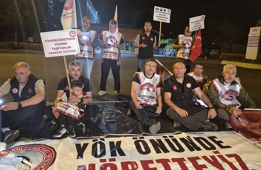ÜNİPERSAN’dan YÖK Önünde Gece Nöbeti: Üniversite İdari Personeli Tayin ve Nakil Hakkı İstiyor!