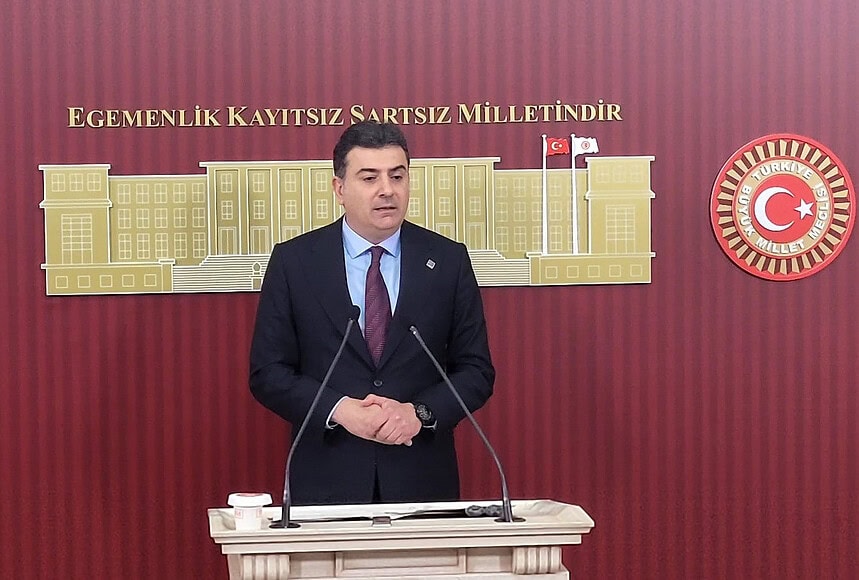 CHP Parti Meclisi Düştü mü? Zeynel Emre İstifaların Ardından Kalan Sayıyı Açıkladı!