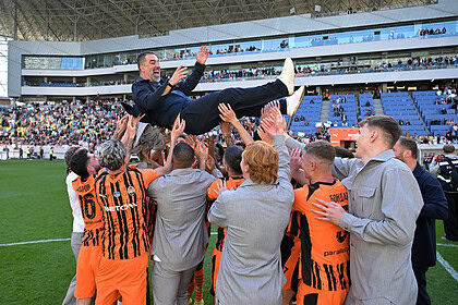 Shakhtar Donetsk ile Şampiyon Olan Arda Turan Ukrayna'da Yılın Teknik Direktörü Seçildi!