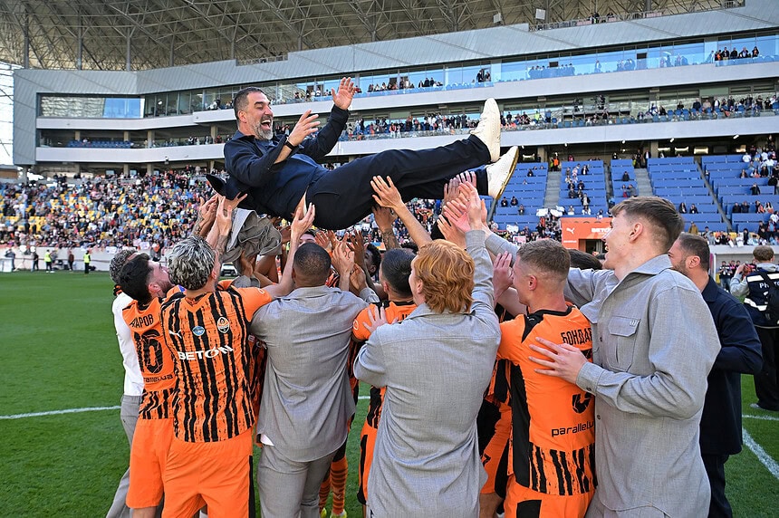 Shakhtar Donetsk ile Şampiyon Olan Arda Turan Ukrayna'da Yılın Teknik Direktörü Seçildi!