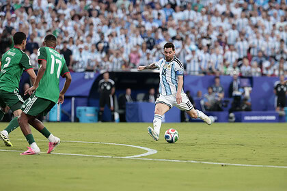 2026 FIFA Dünya Kupası J Grubu: Arjantin Cezayir'i 3-0 Mağlup Etti! Lionel Messi'den Muhteşem Hat-Trick