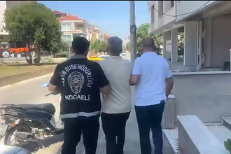 Kocaeli Emniyeti'nden İzmir'de Nokta Operasyon: 8 Yıldır Firari Olan 10 Yıl Hapis Cezalı S.İ. Yakalandı!