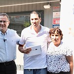Derince'de Çöpler Ödüle Dönüşüyor! Kasım Çelebi ve Uğur Veysel Göktekin Tablet Ödüllerini Sertif Gökçe'den Aldı!